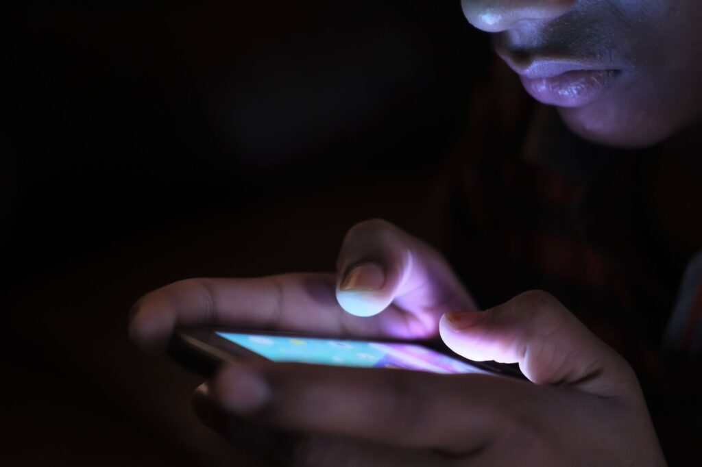 كيف اخفي التطبيقات في الايفون والاندرويد