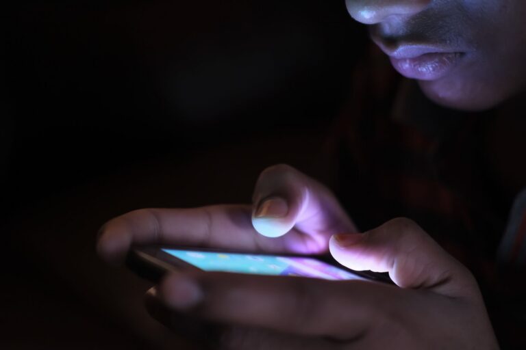 كيف اخفي التطبيقات في الايفون والاندرويد